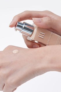 HERA Glow Lasting Foundation 24H Radiandt Skin 30g, SPF22/PA++, 8 Colours from Korea + Sample(1 Item) by HERA
