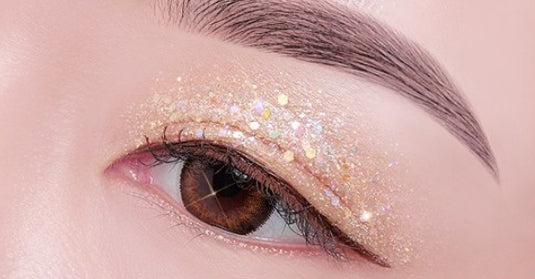 MISSHA Glitter Prism Liquid Eyeshadow Topper, #02 Interstellar from Korea