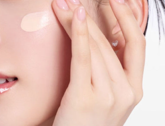 Mamonde Flora Glow Rose Tinted Sun Serum 35ml SPF50+ PA+++ from Korea by Mamonde